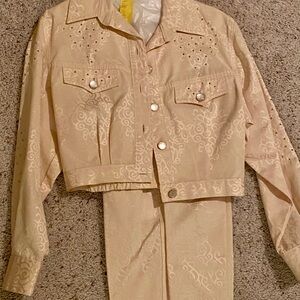 Women’s Elegant Caché Outfit